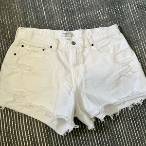 Abercrombie & Fitch White Denim Short Curve Love